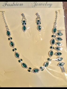 Fashion Jewelry Emerald Green Crystal Necklace, Bracelet & Earring Set